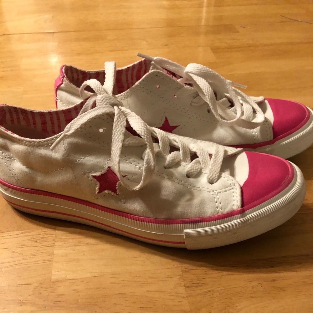 Unique White And Pink Converse Low Top Shoes